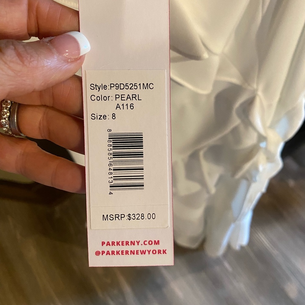 Beautiful white ruffle dress, new with tags - Picture 5 of 6
